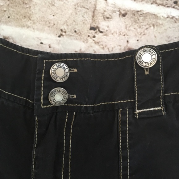 .Signal Clothing black detailed cotton shorts Runs Small More like a 4 US - Picture 3 of 12